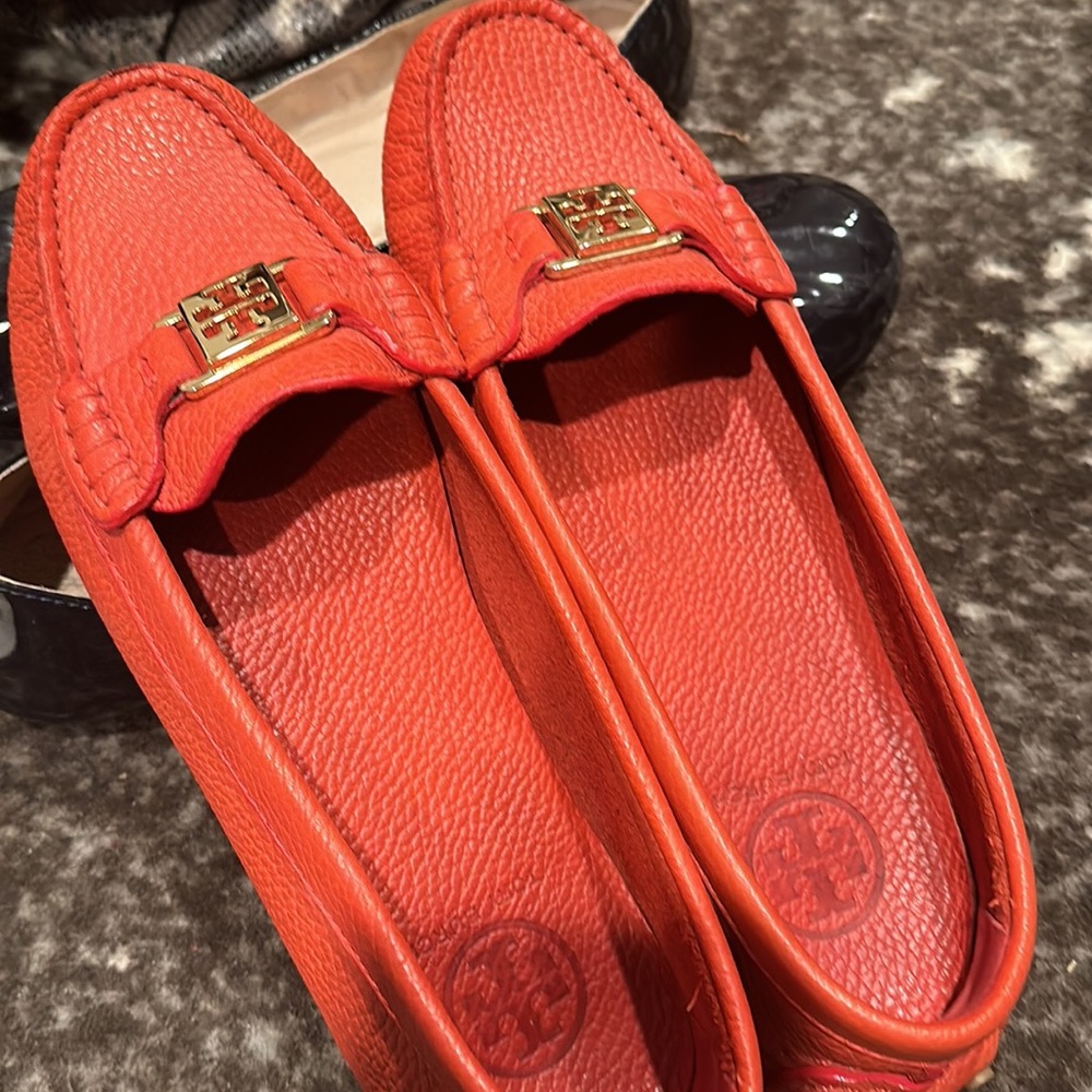 Tory Burch Kendrick Driving Shoes/ Orange